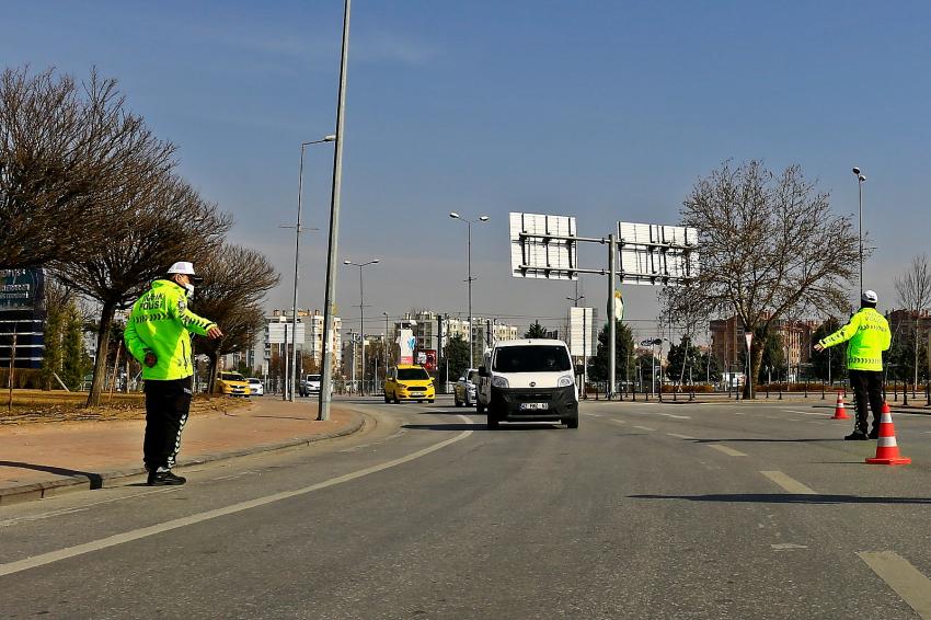 KONYA EMNİYET MÜDÜRLÜĞÜNDEN ŞEHİR İÇİ TRAFİĞİNE NEŞTER !