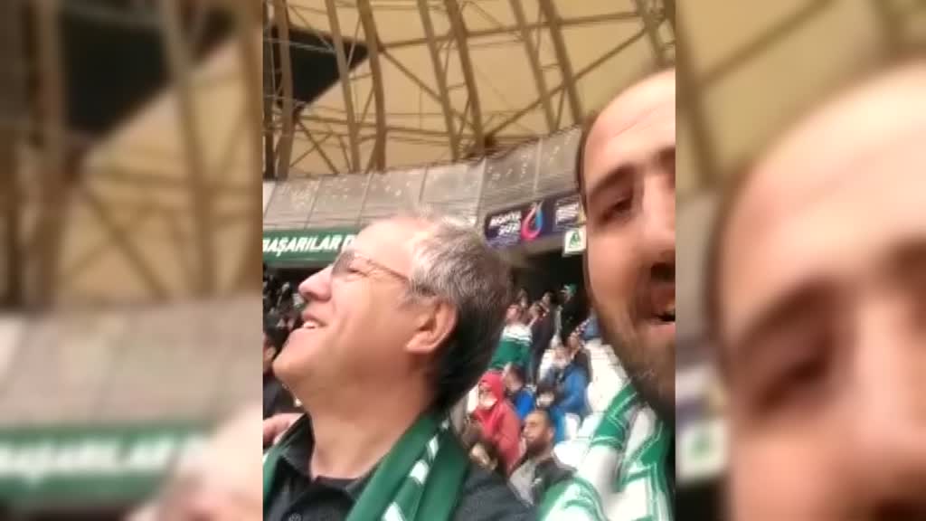 KONYA - Görme engellilere futbol coşkusunu tek gözüyle yaşatıyor