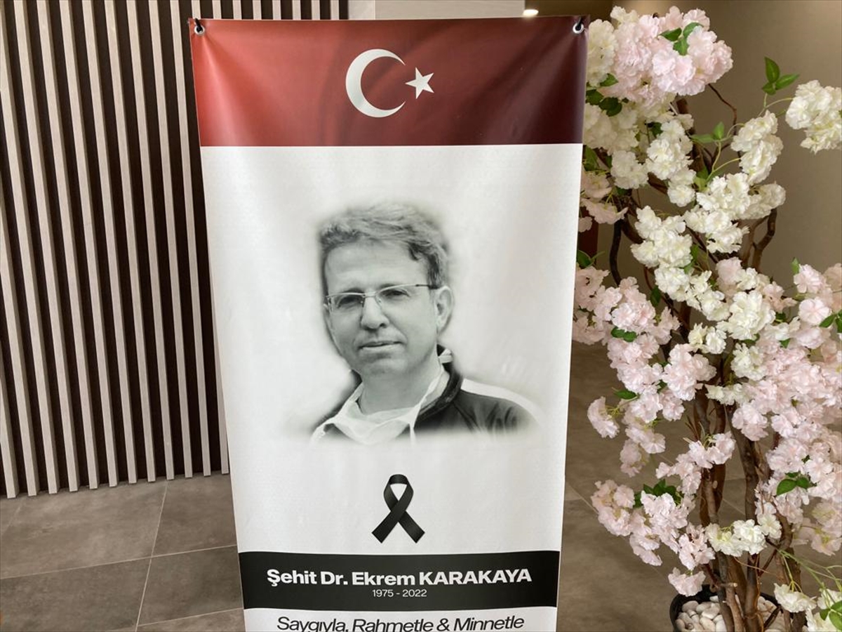 KONYA - Hasta yakınının yaşamdan kopardığı Dr. Ekrem Karakaya, Konya Şehir Hastanesi'nde anıld