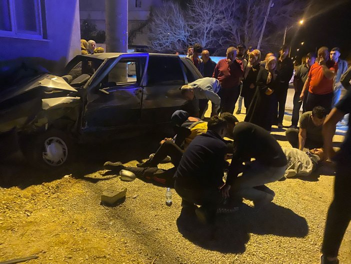 Konya iki otomobil çarptı: 6 yaralı