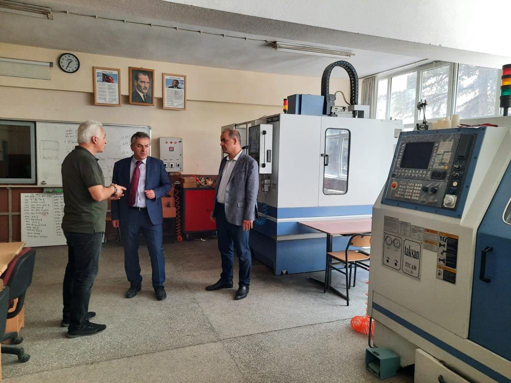 KONYA İL MİLLİ EĞİTİM MÜDÜRÜ, SEYDİŞEHİR MESLEK LİSESİNİ GEZDİ.