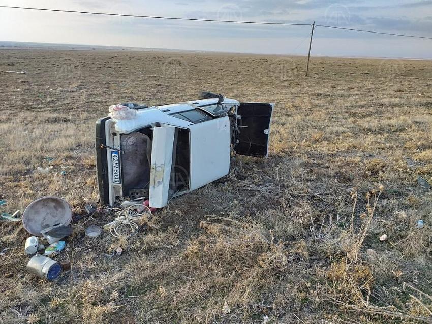 Konya ’İşçileri taşıyan otomobil devrildi 3 inşaat işçisi yaralandı.