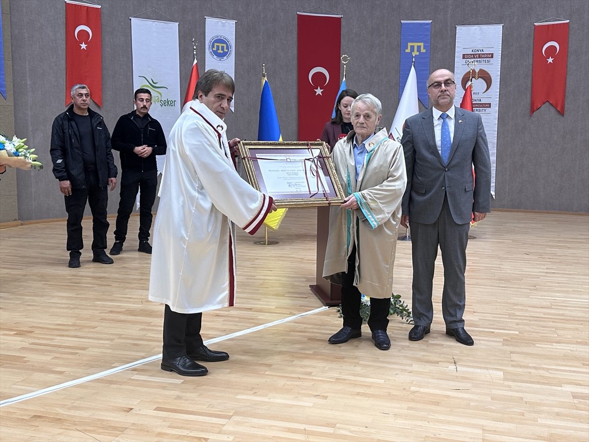 KONYA - Kırım Tatar Türk halkının lideri Kırımoğlu'na fahri doktora unvanı takdim edildi