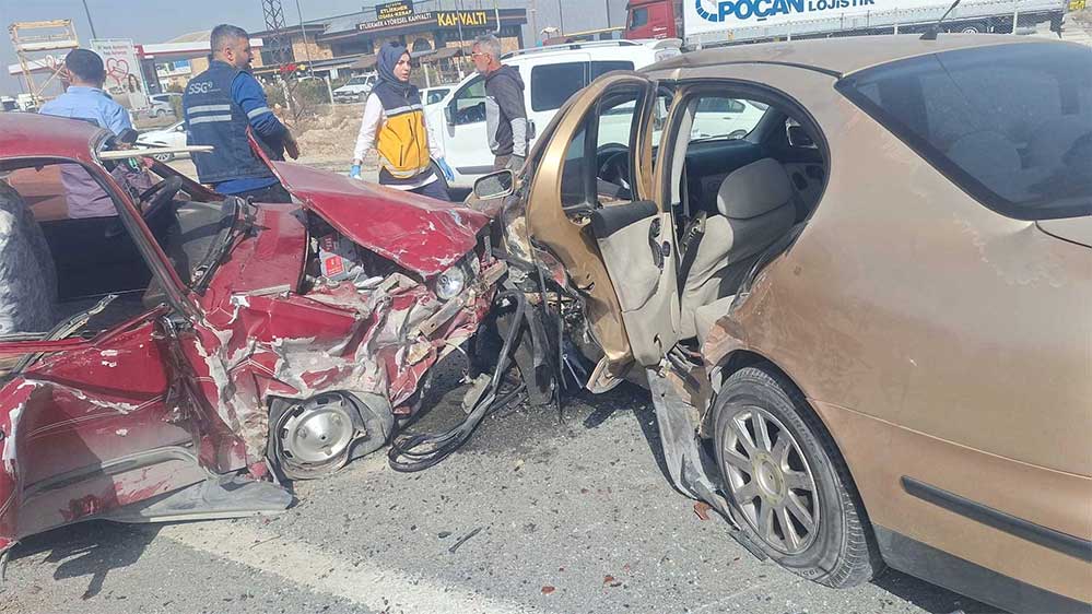 Konya Merkezde trafik kazası: 5 yaralı