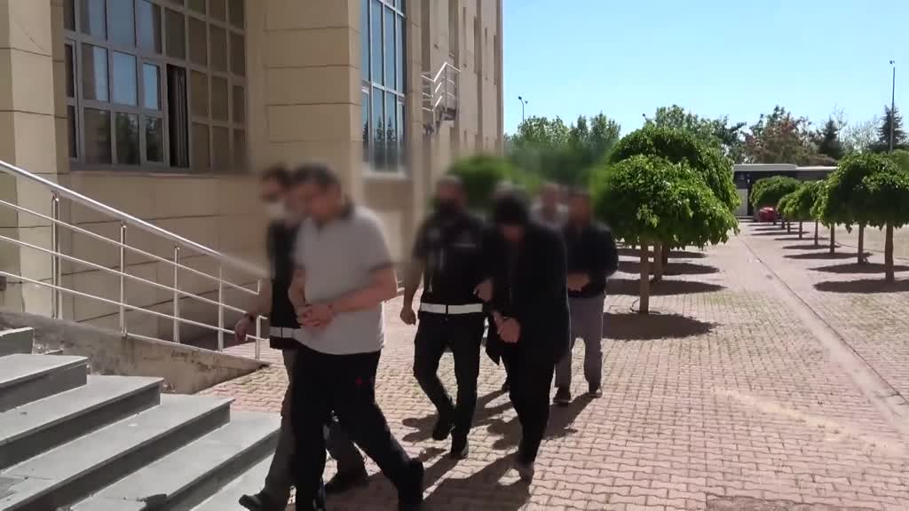 Konya merkezli "FETÖ'nün yeniden yapılanması" operasyonunda yakalanan 24 zanlıdan 15'i tutuklandı