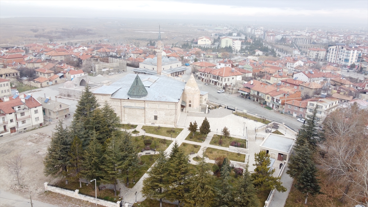 Beyşehir'in  “Çivisiz Camisi” ziyaretçi akınına uğruyor