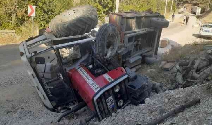 Konya'nın Halkapınar ilçesinde traktörün altında kalan eski muhtar yaşamını yitirdi.