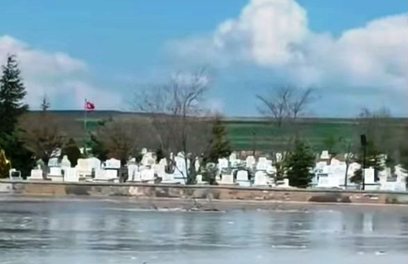 Konya'nın Kulu ilçesinde etkili olan şiddetli yağış sele neden oldu.