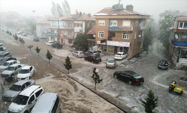 Konya’nın o ilçesinde dolu ve sağanak etkili oldu