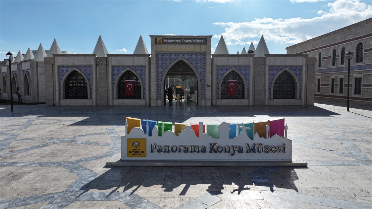 Konya'nın önemli sembol yapıları ziyaretçilerin ilgisini çekiyor