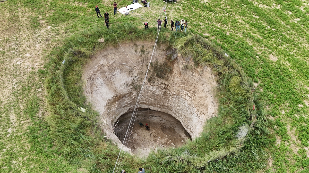KONYA - Obruğa düşen köpek kurtarıldı