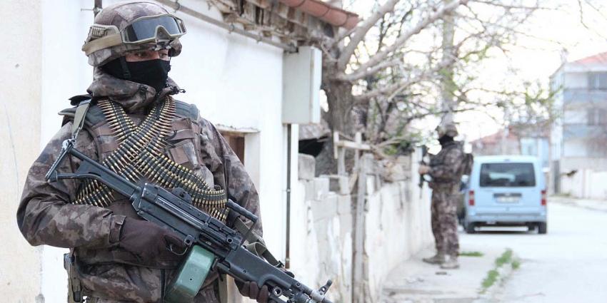 Konya Özel Harekat ekiplerinden zehir tacirlerine operasyon! 5 ilde 34 gözaltı