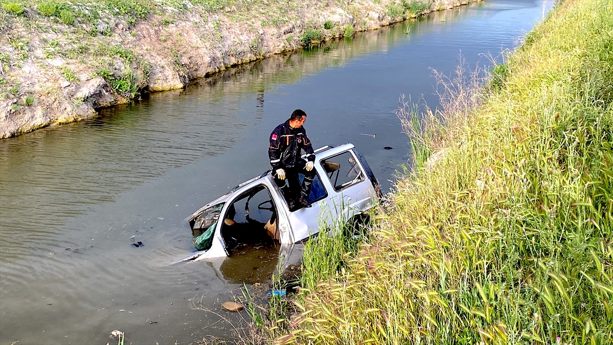 Konya plakalı araç sulama kanalına düştü: 1 ölü, 1 yaralı