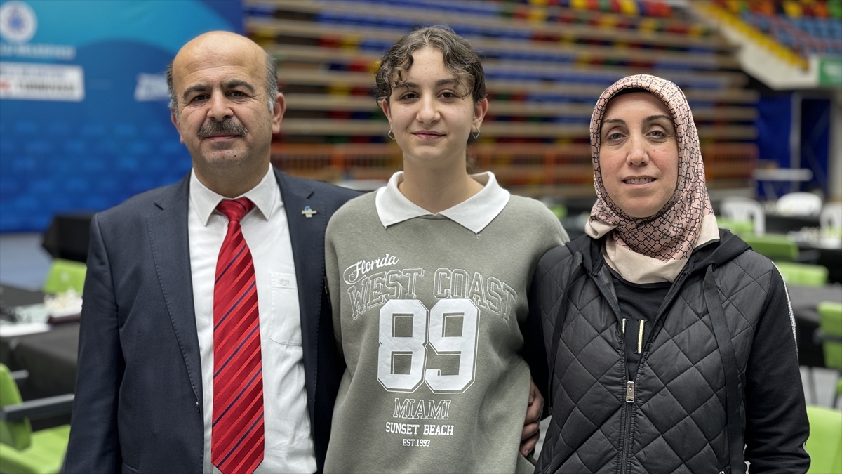 KONYA - Satranç antrenörü babanın Türkiye şampiyonu kızı yeni başarılara odaklandı