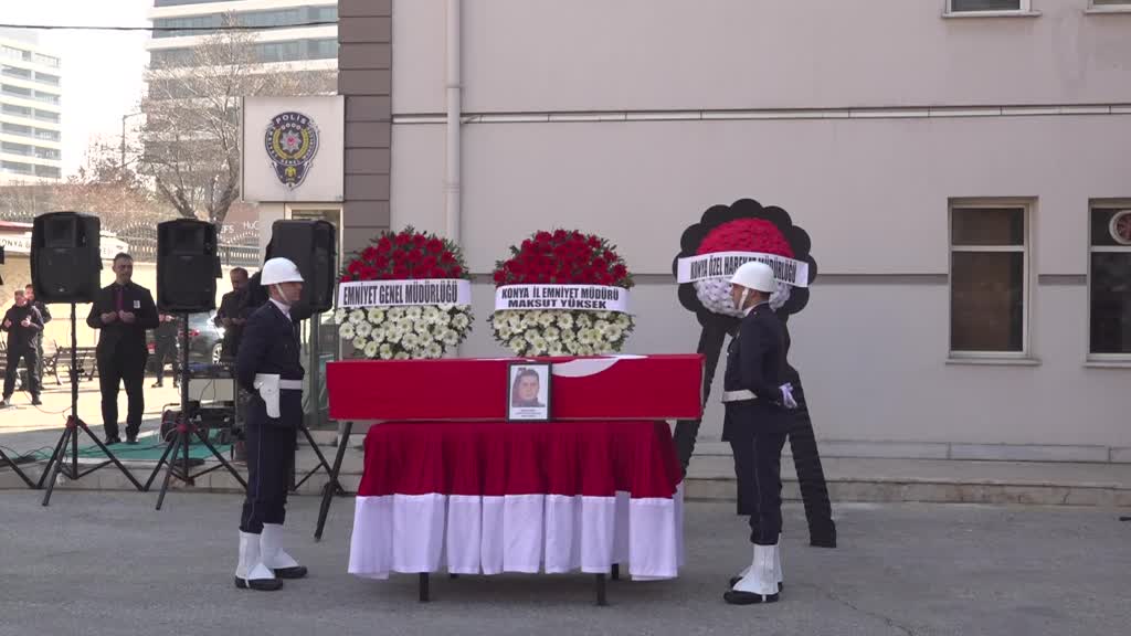 KONYA - Şehit polis memuru Onur Şirin için Konya İl Emniyet Müdürlüğünde uğurlama töreni düzenlendi