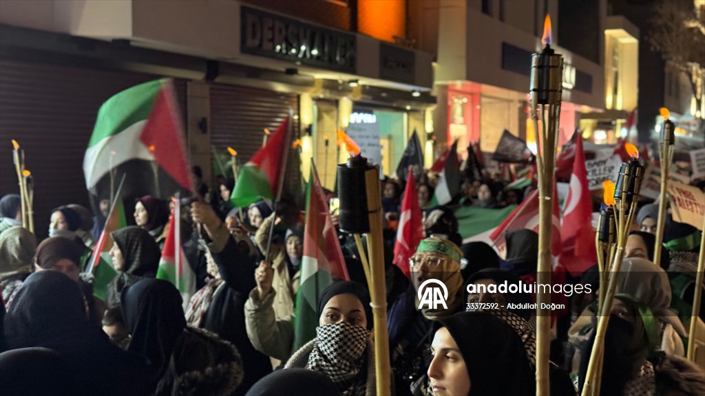 KONYA - Şehitler ve Filistin için meşaleli yürüyüş düzenlendi