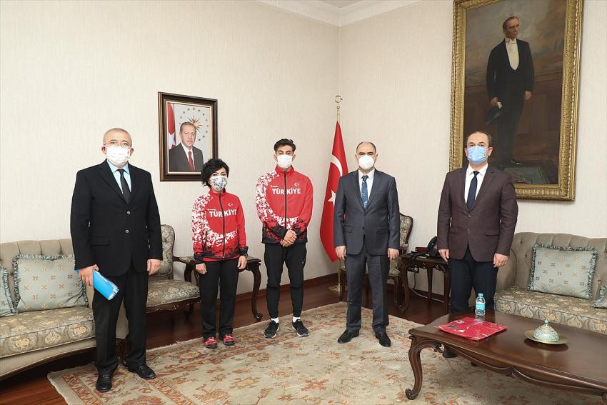   Konya Valiliği'nde merkez ilçelere sunulacak hizmetler değerlendirildi