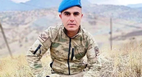 Konya'ya Tatile   gelen  Uzman Çavuş  ile Küçük kızı  kazada hayatını kaybetti.