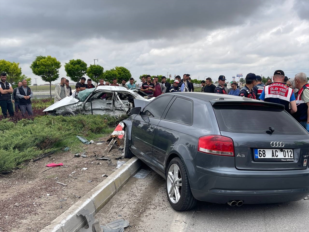 Konya yolunda iki otomobil çarpıştı: 3 ölü, 2 yaralı