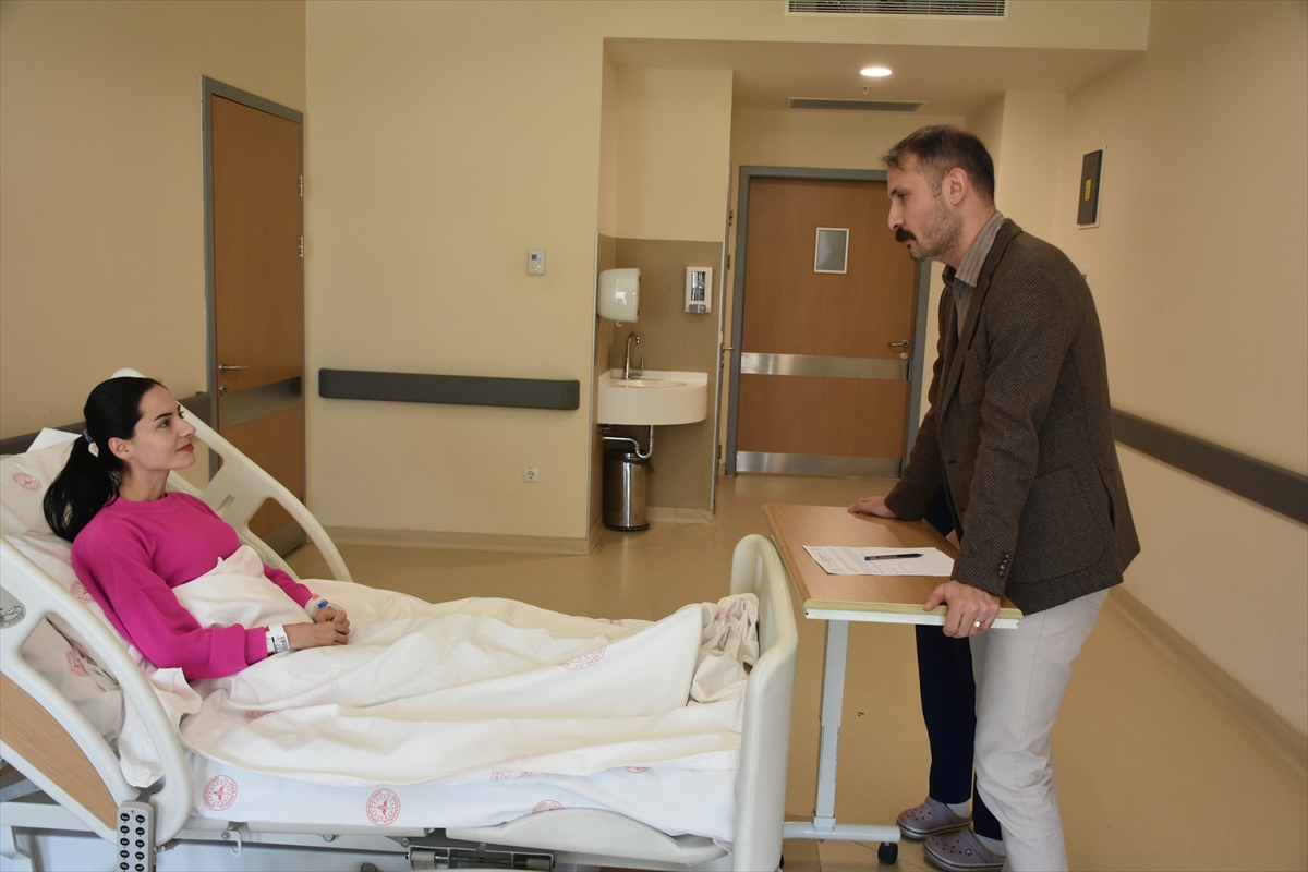 Konyada Bağırsağı sıkıştığı için yemek yiyemeyen kadın, ameliyatla şikayetlerinden kurtuldu