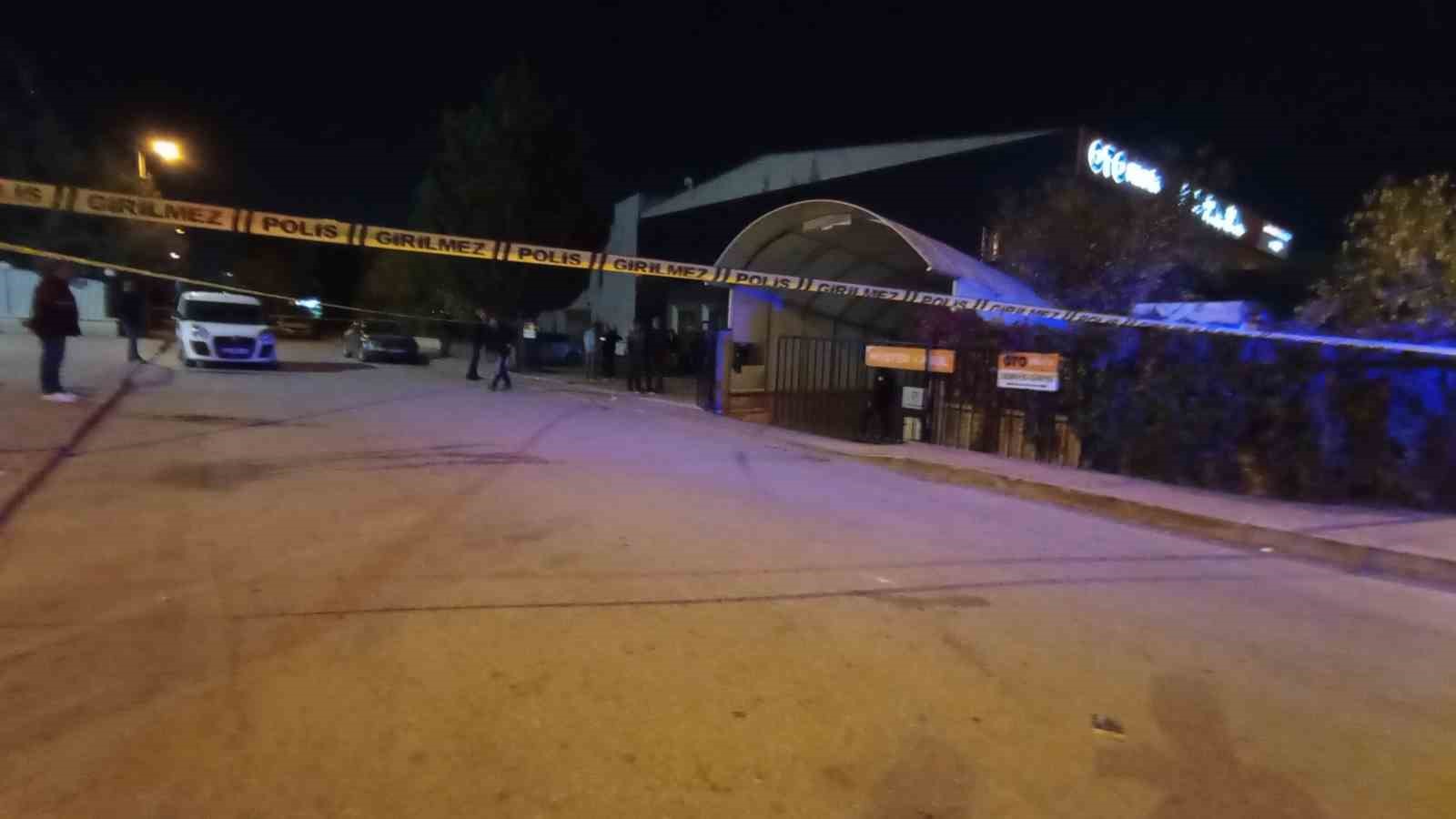 Konyada Madde bağımlısı şahıs polisin silahını almak isterken kendini vurdu