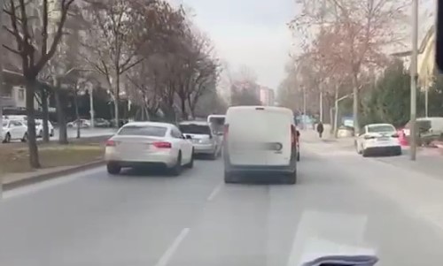 KONYADA TRAFİĞİ TEHLİKEYE ATAN  BAYAN SÜRÜCÜ CEZADAN KAÇAMADI