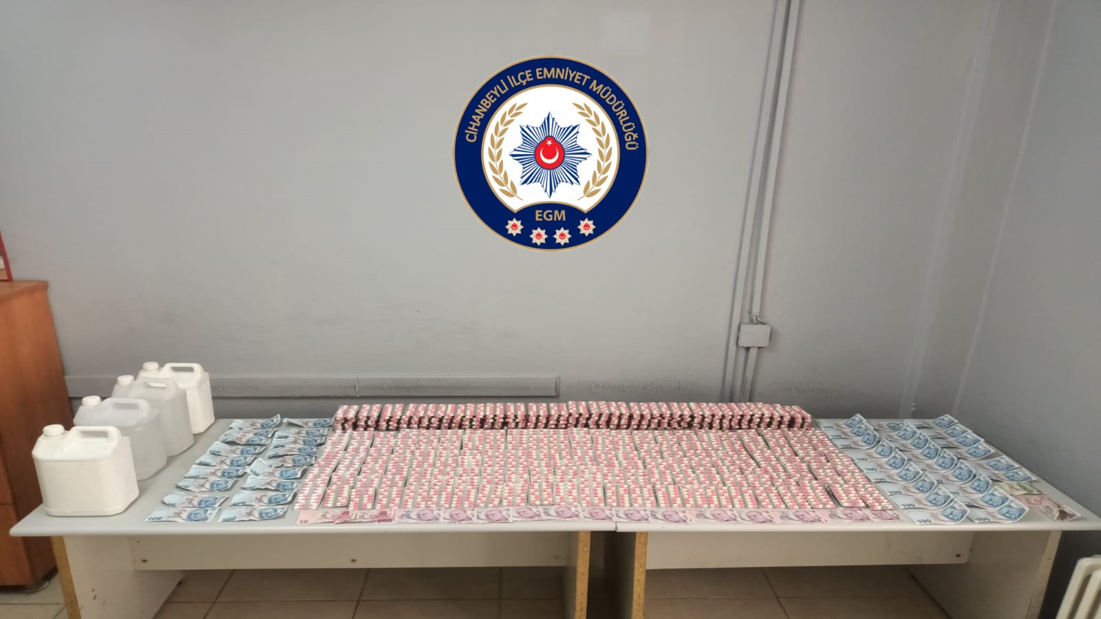 KONYADA  YOL  KONTORÜLÜNDE   UYUÇTUCU  VE SAHTE PARA  ELE GEÇİRİLDİ.