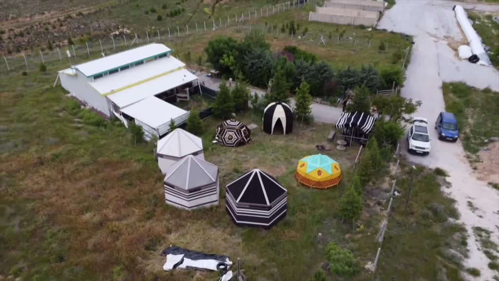 Konyalı akademisyen koyun yünü ve keçi kılından yanmayan çadır üretti