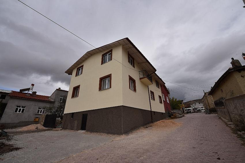 Konyalı şehidimizin baba evini yeniden inşa etti