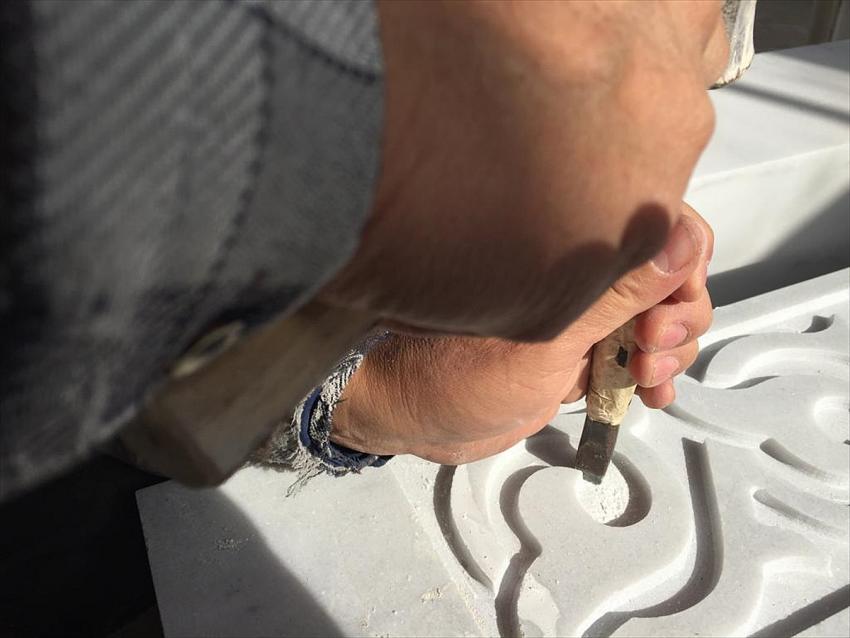  Konyalı taş ustası İslam taş işleme sanatının geometrik şekillerini elleriyle mermere işliyor -