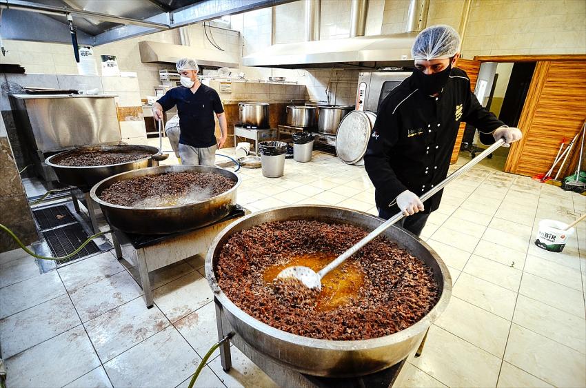 Konyalıların tutkunu olduğu düğün lezzetleri paket servisle evlere ulaşıyor