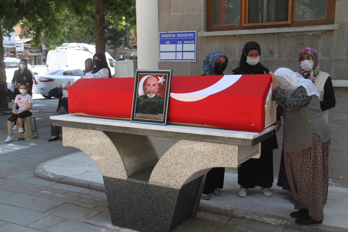 Kore gazisi Mustafa Usta'nın cenazesi Beyşehirde toprağa verildi