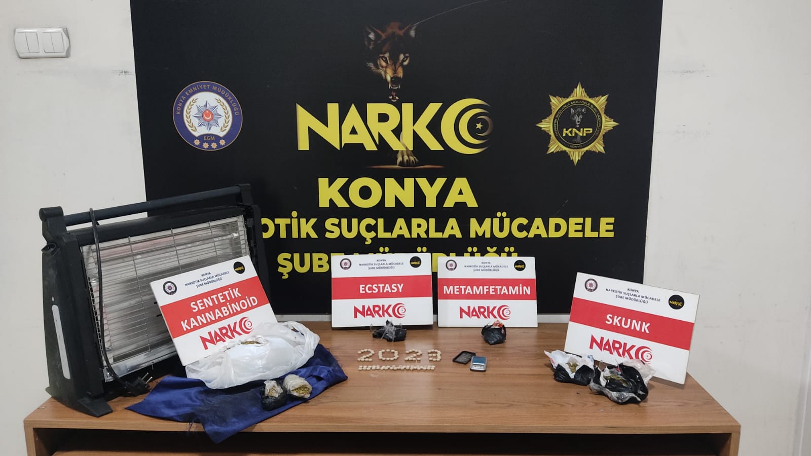 KÖŞEYE SIKIŞAN ZEHİR TACİRLERİ BİNBİR YÖNTEME BAŞVURUYOR