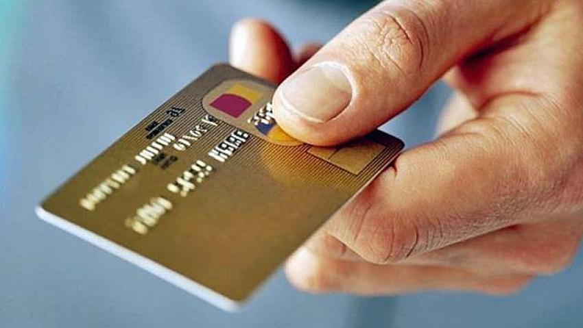 Kredi kartında yeni dönem! Kimlik tespiti için nakit çekimi ve harcama sınırı değişti