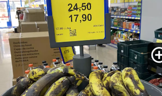 Küflenmiş muzun 17,90 liraya satıldığı görüldü.