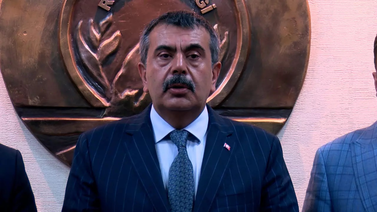 Liselerde yeni dönem! Bakan açıkladı, sınıf tekrarı geliyor