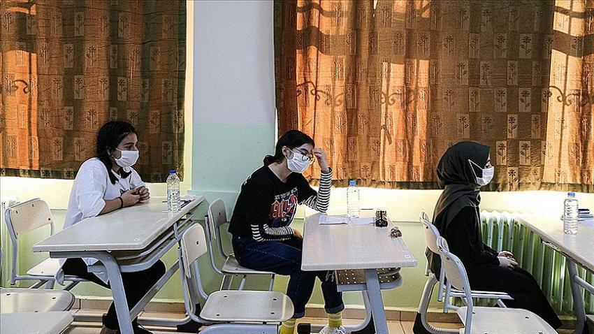 Liselerde yüz yüze ve uzaktan eğitime geçiş ve sınav süreciyle ilgili usul ve esaslar belirlendi