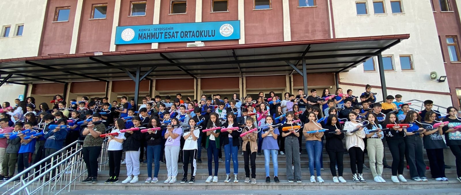 MAHMUT ESAT ORTAOKULU’NDAN MELODİKA REKORU
