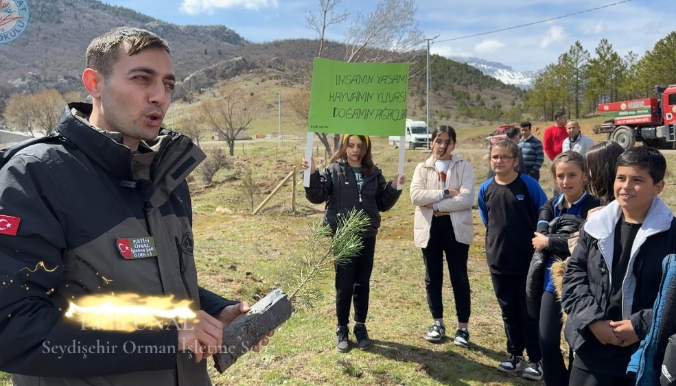 MAHMUT ESAT ORTAOKULU ORMAN HAFTASI’NDA  200 FİDANI TOPRAKLA BULUŞTURDU