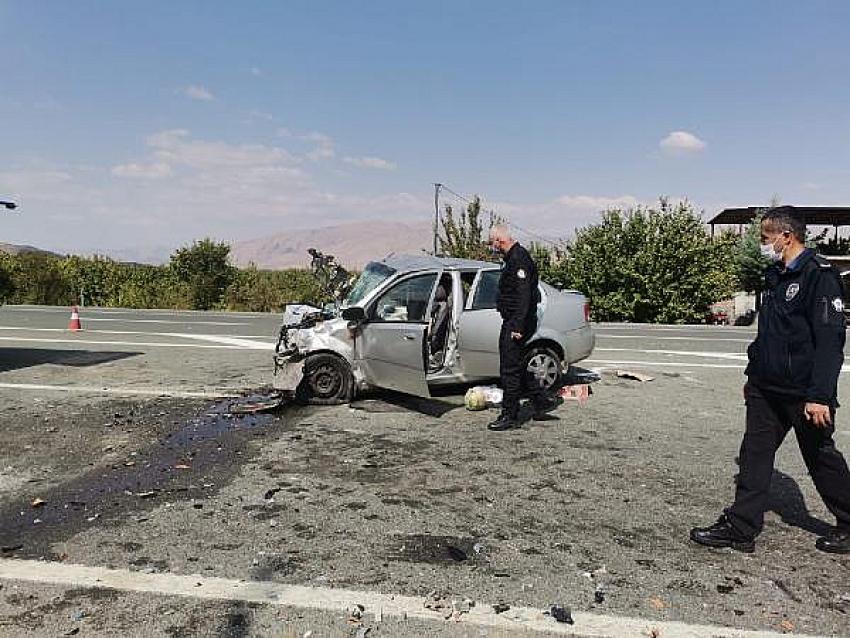 Malatya'da 3 aracın karıştığı kazada 1'i polis 5 kişi yaşamını yitirdi