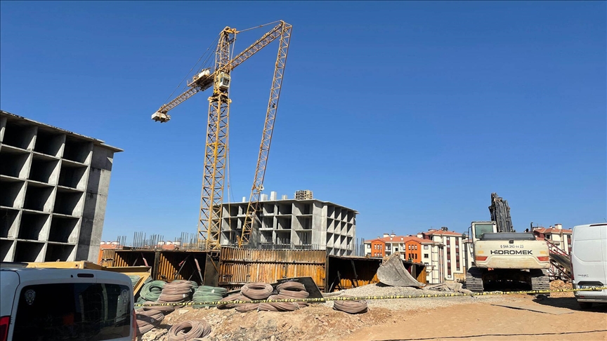 Malatya'da inşaat çalışmaları sırasında vinç devrildi, 3 kişi öldü, 2 kişi yaralandı