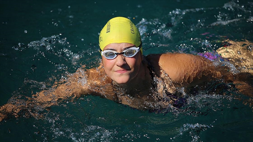 Manş Denizi'ni yüzerek geçen Aysu Türkoğlu zorlu 16 saati anlattı