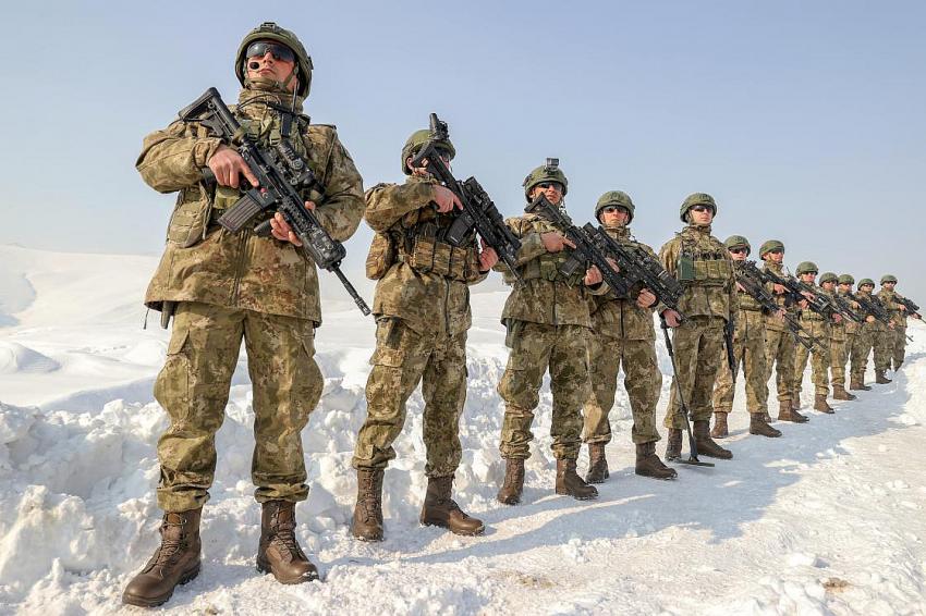 Mehmetçik yeni kamuflajlarıyla görev başında