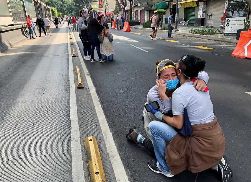 Meksika'da 7,4 büyüklüğünde deprem