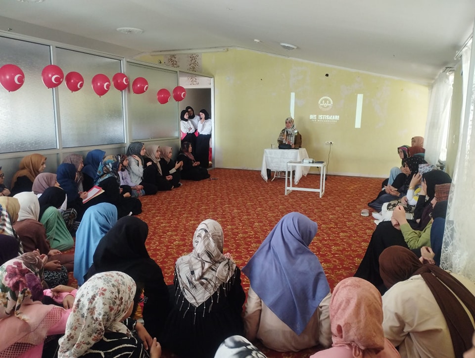 MERKEZ ve YUNUS EMRE KUR’AN KURSUNDA 15 TEMMUZ PROGRAMI