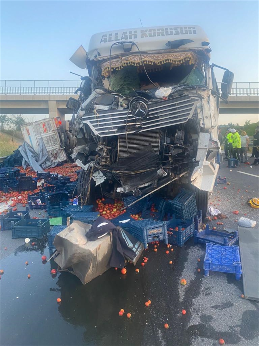 Mersin'de Konya Plakalı tırın çarptığı vinç operatörü hayatını kaybetti