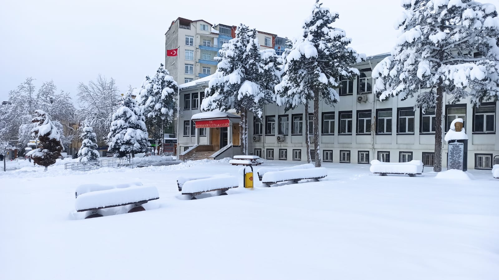 Meteorolojiden Konya   bölgesi için uyarıları Rüzgar, fırtına ve sıcaklık düşüyor