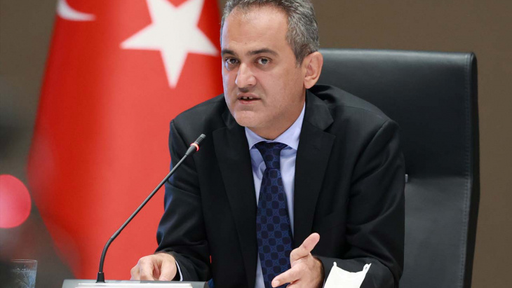 Millî Eğitim Bakanı Mahmut Özer, katıldığı canlı yayında gündeme ilişkin değerlendirmelerde bulundu.