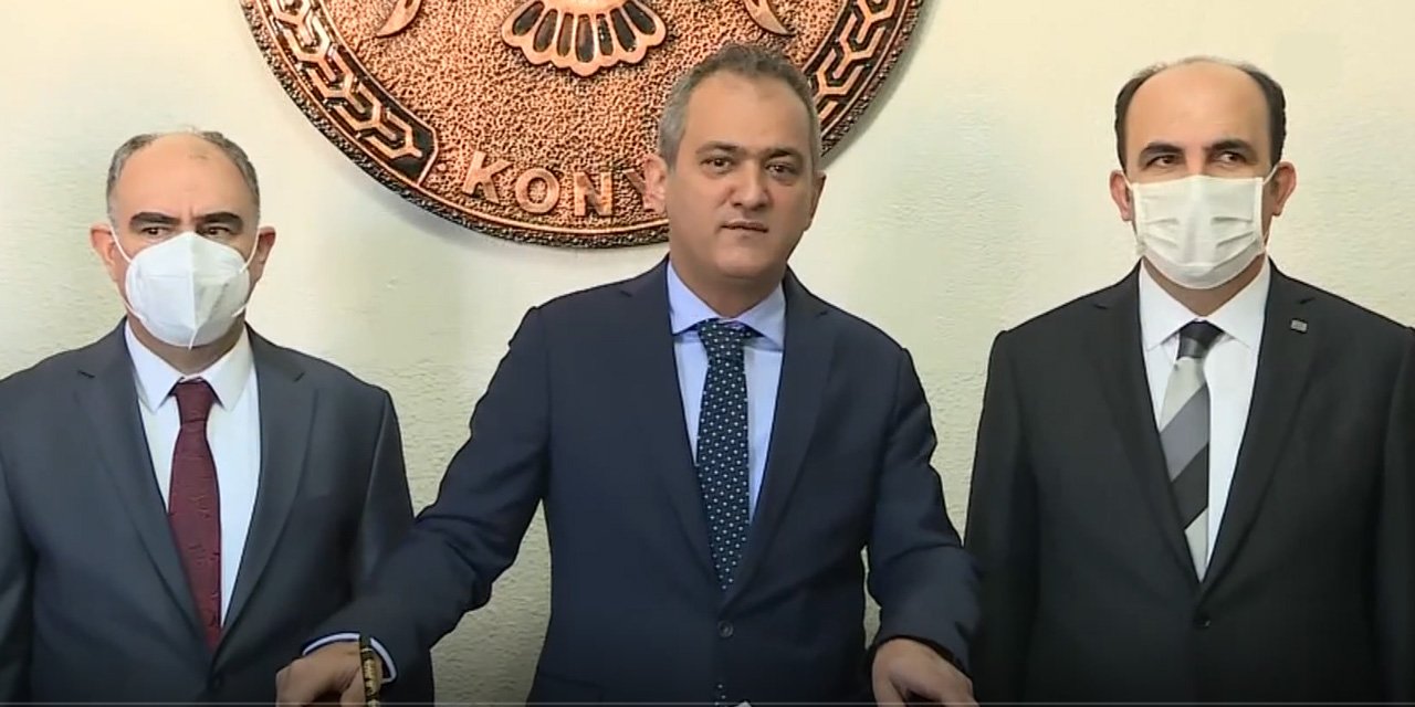 Milli Eğitim Bakanı Özer, okullardaki Omicron etkisini Konya'da açıkladı