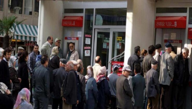 Milyonlarca emekli dört gözle bakanın vereceği müjdeyi bekliyor